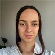 Ich bin Annick, 21 Jahre alt. Ich bin halb Deutsche halb Spanierin, bin aber in Barcelona, Spanien, geboren und aufgewachsen.